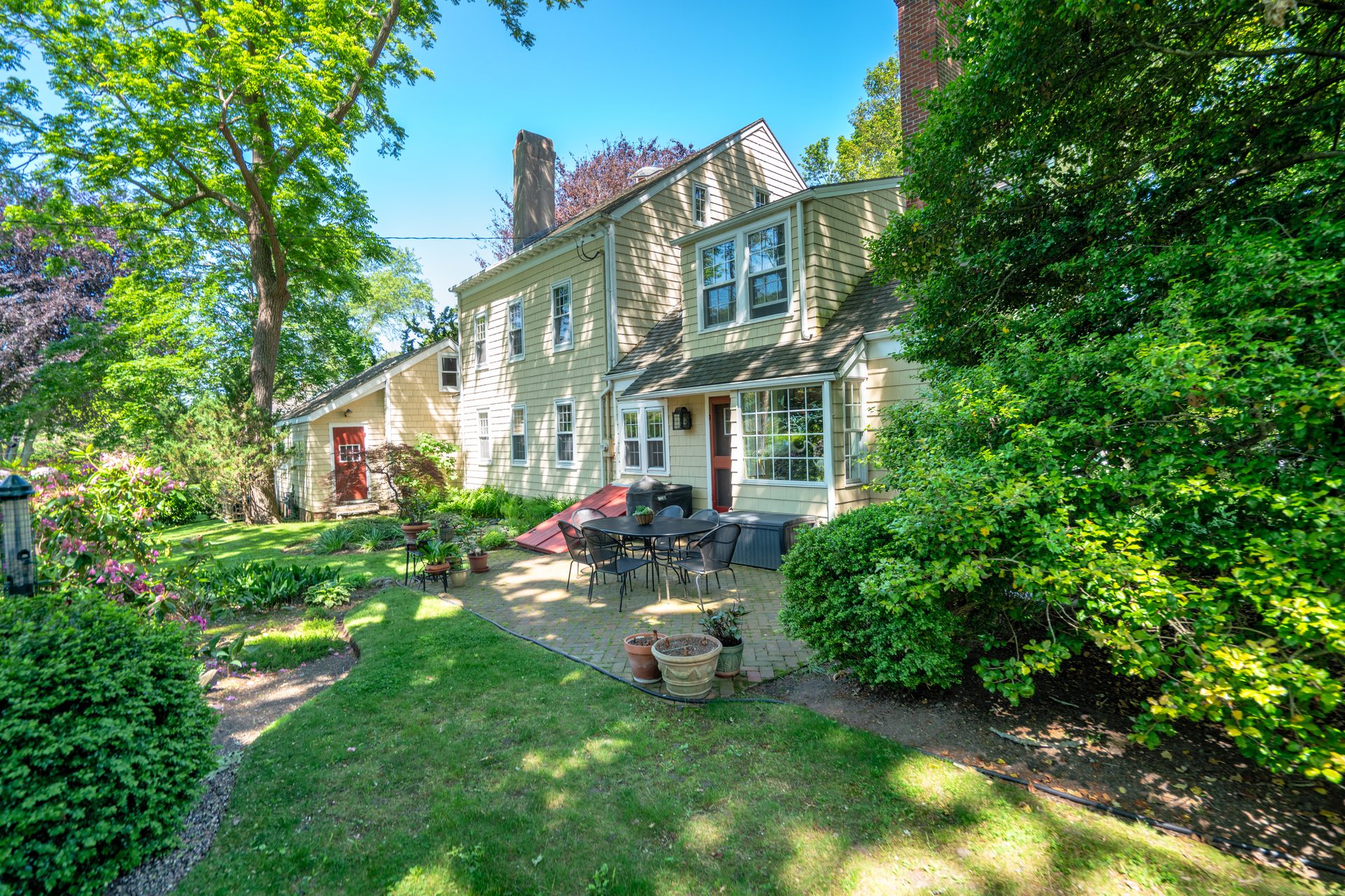 Side elevation showing chimney